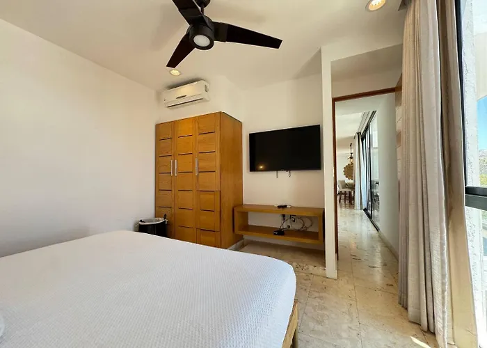 Perfect For Couples, Comfy Bed, Pool & Gym! Casa vacanze *
