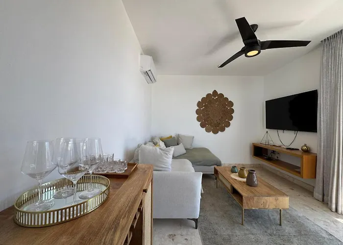Casa vacanze Perfect For Couples, Comfy Bed, Pool & Gym! Playa del Carmen