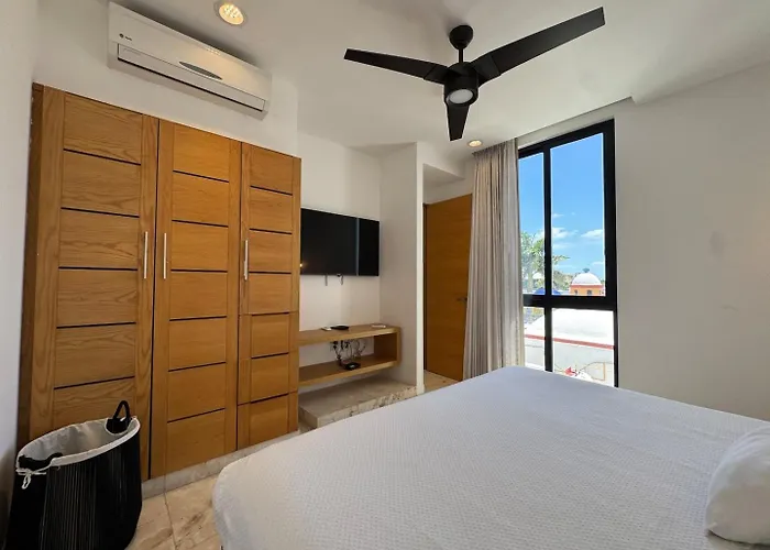 Perfect For Couples, Comfy Bed, Pool & Gym!