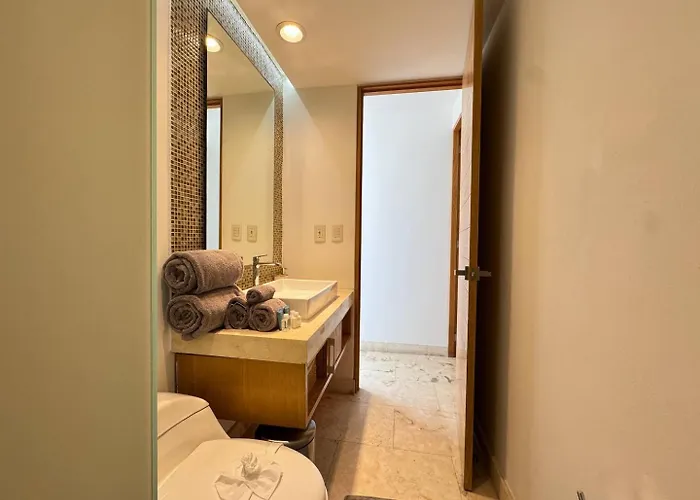Perfect For Couples, Comfy Bed, Pool & Gym! Casa vacanze *