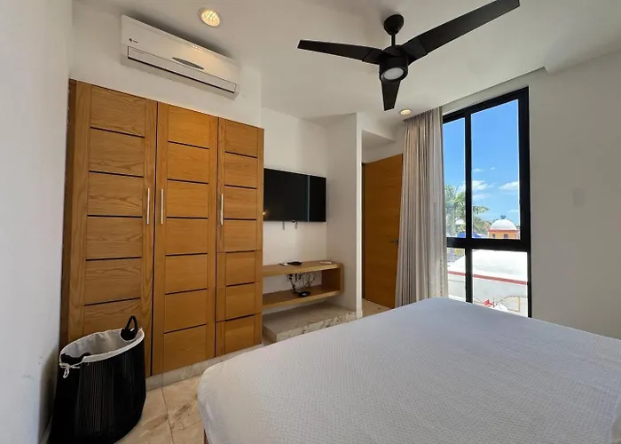 Perfect For Couples, Comfy Bed, Pool & Gym! *