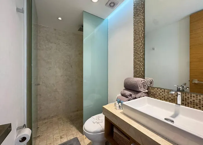 Perfect For Couples, Comfy Bed, Pool & Gym! Casa vacanze